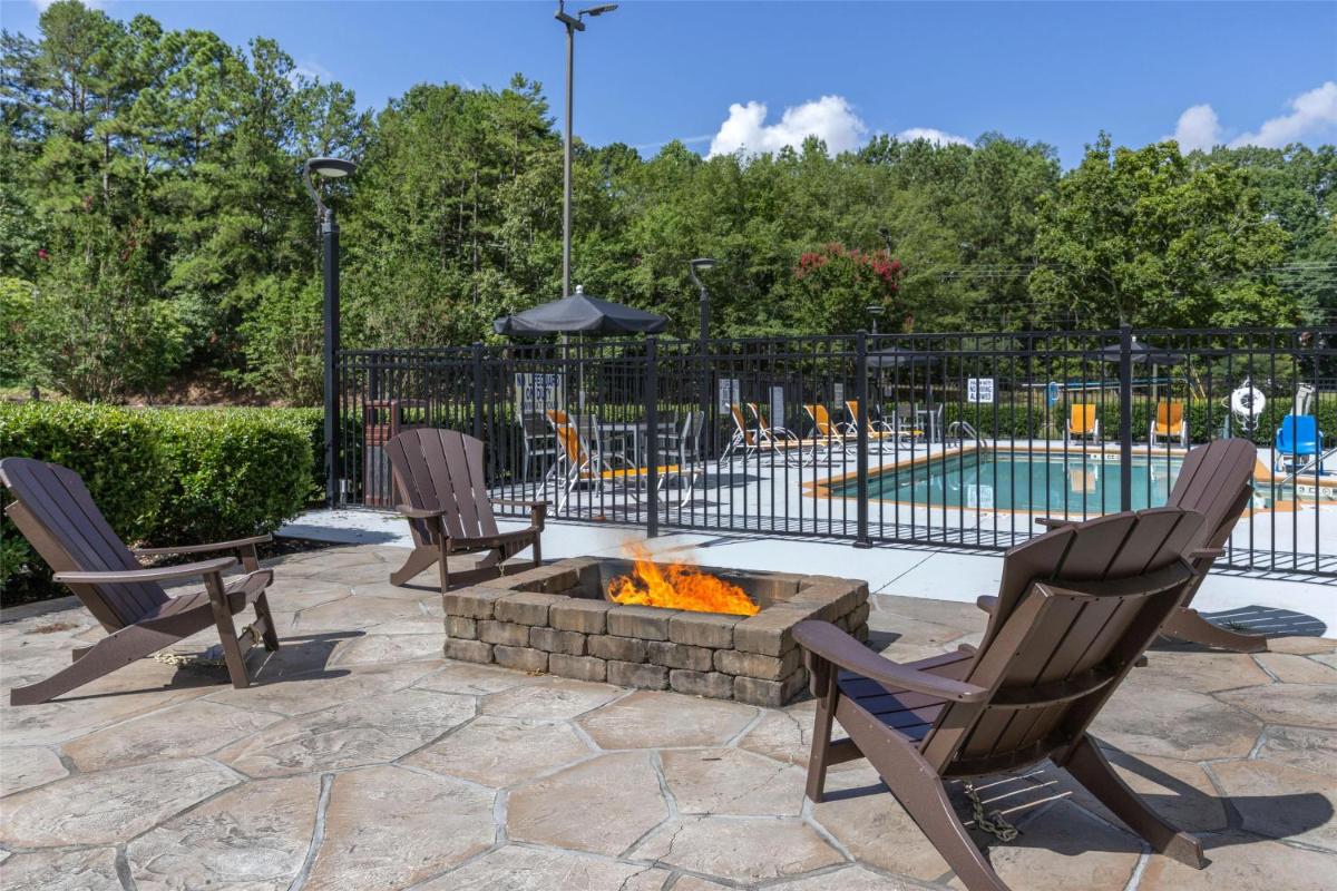 Best Western Plus Clemson Hotel & Conference Center - Housity