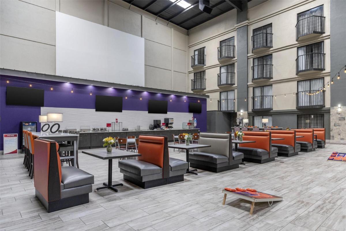 Best Western Plus Clemson Hotel & Conference Center - Housity