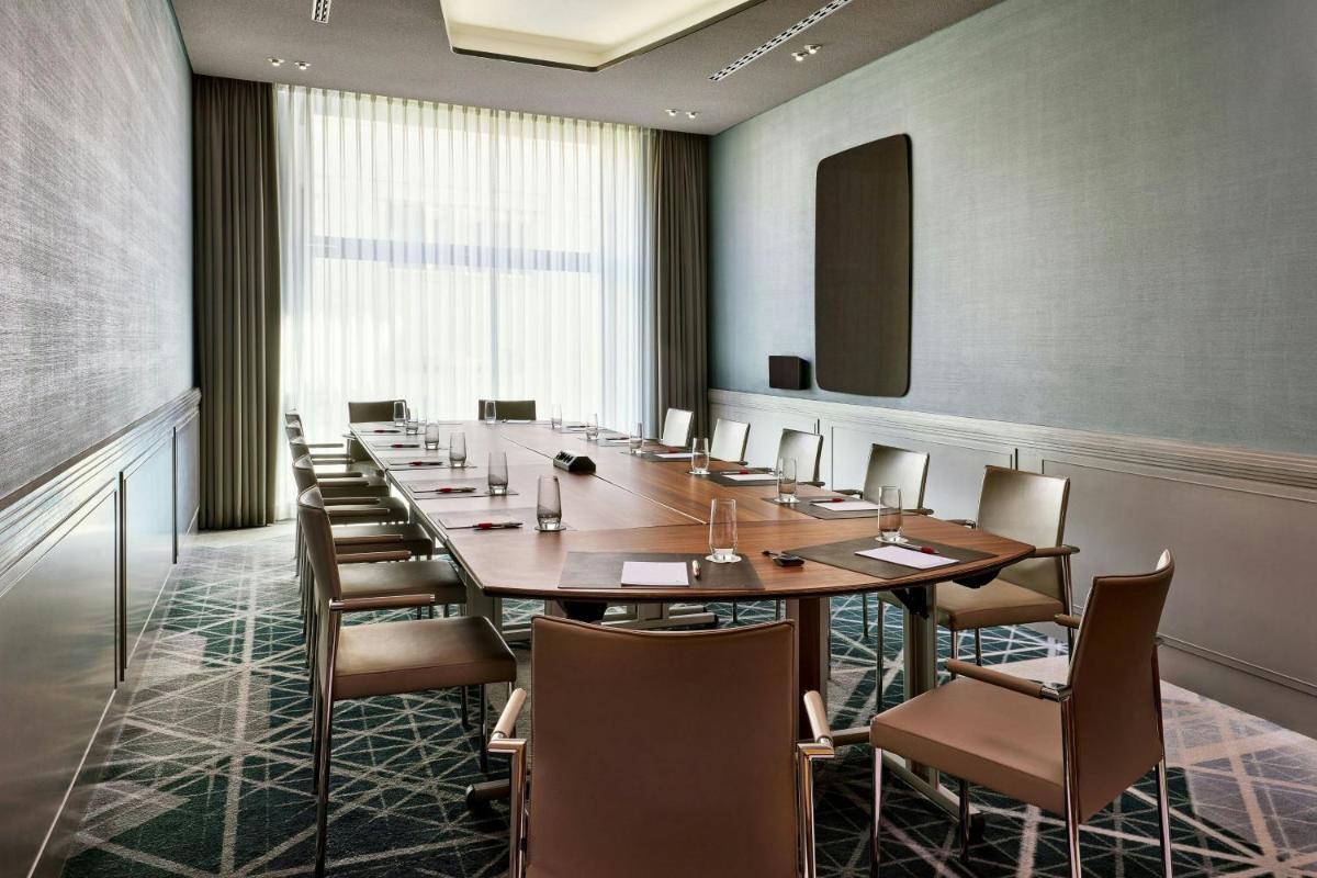 Ein Sitzbereich in der Unterkunft Berlin Marriott Hotel