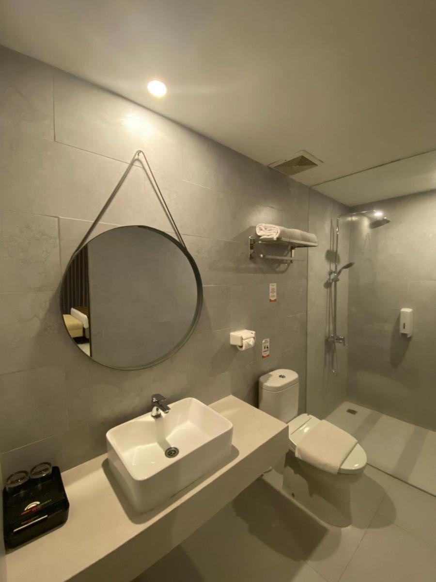 Front One Harvest Hotel Wonosobo - Housity