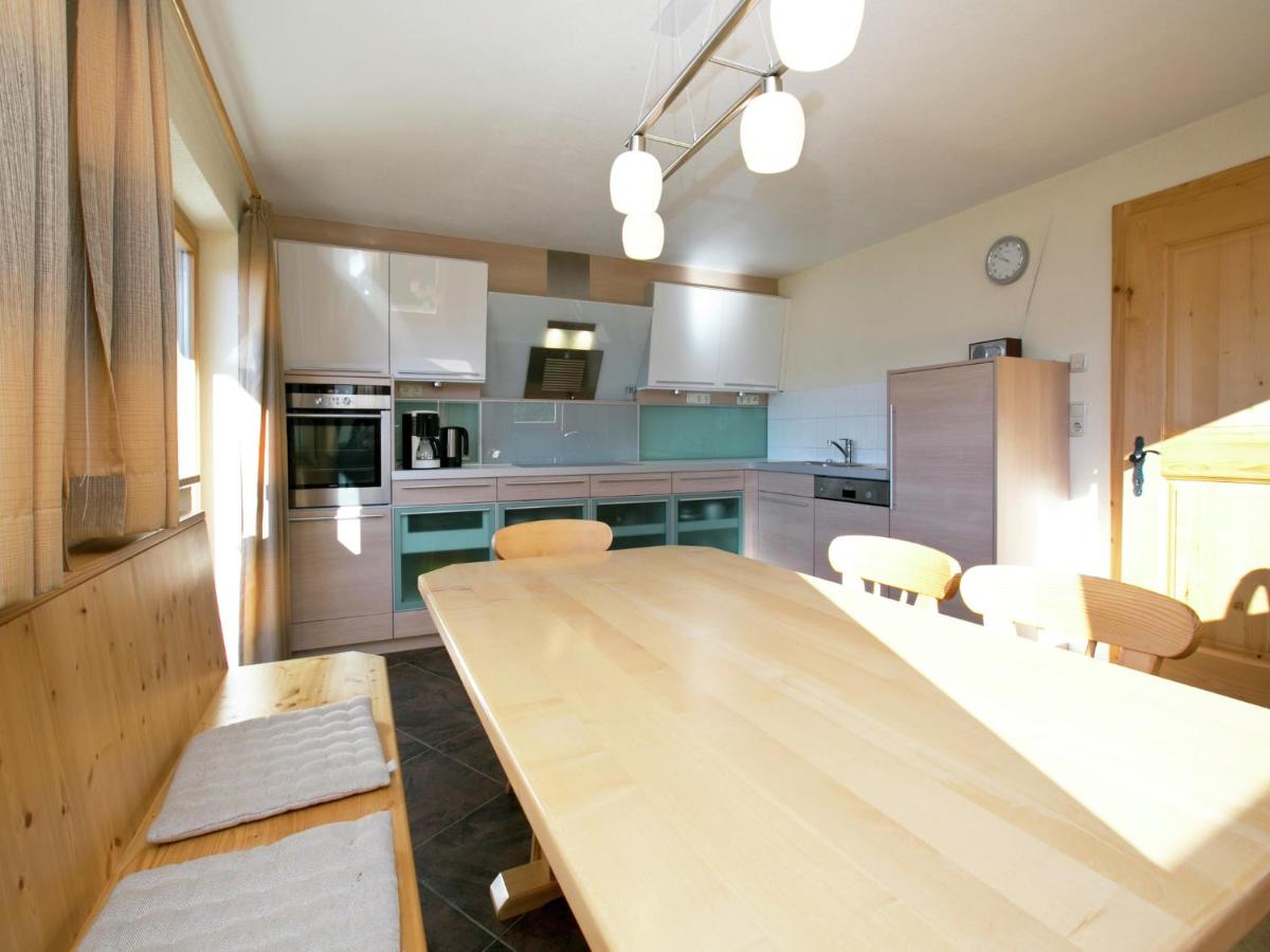 Chalet in Hopfgarten in Brixental with hot tub - Housity