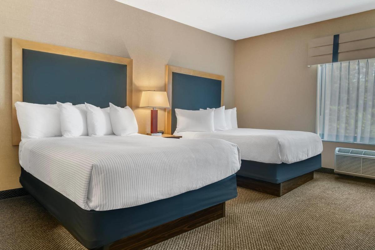 Cambria Hotel Traverse City - Housity