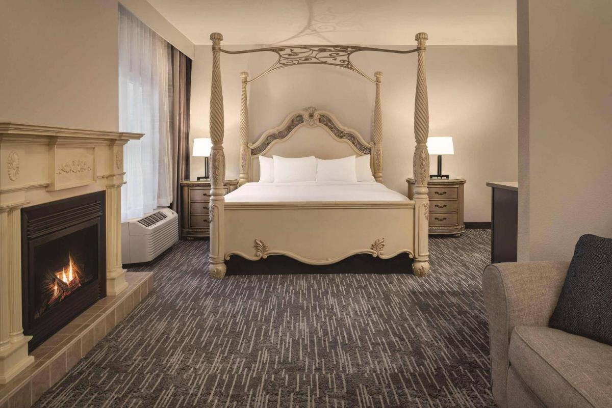 Country Inn & Suites by Radisson, Galena, IL - Housity
