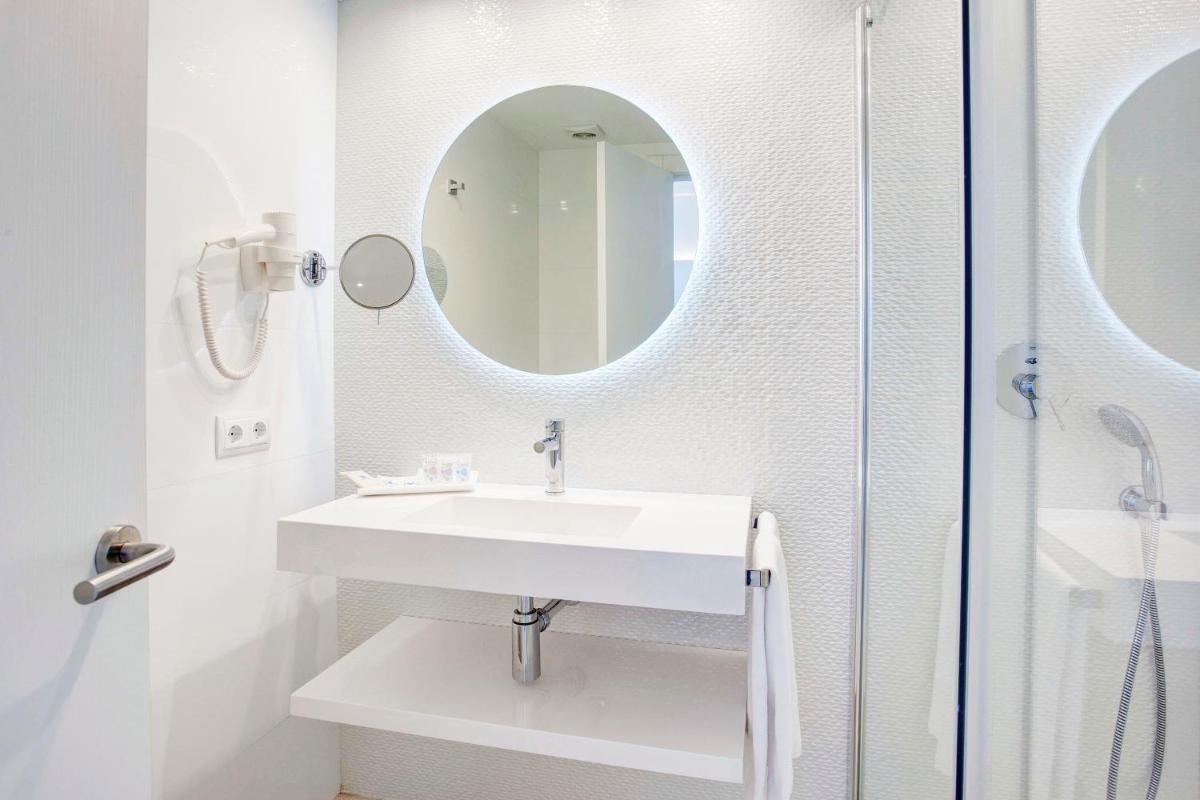 Un baño de Grupotel Farrutx