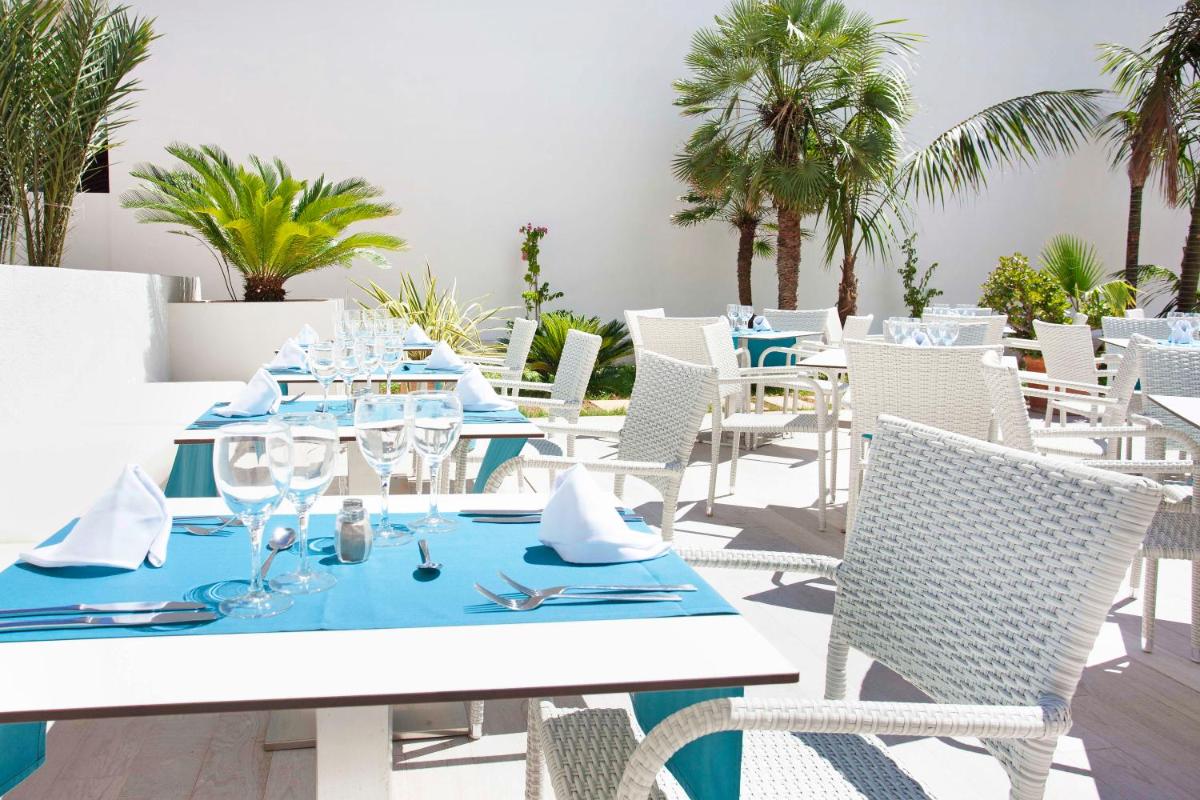 Un restaurante o sitio para comer en Grupotel Farrutx