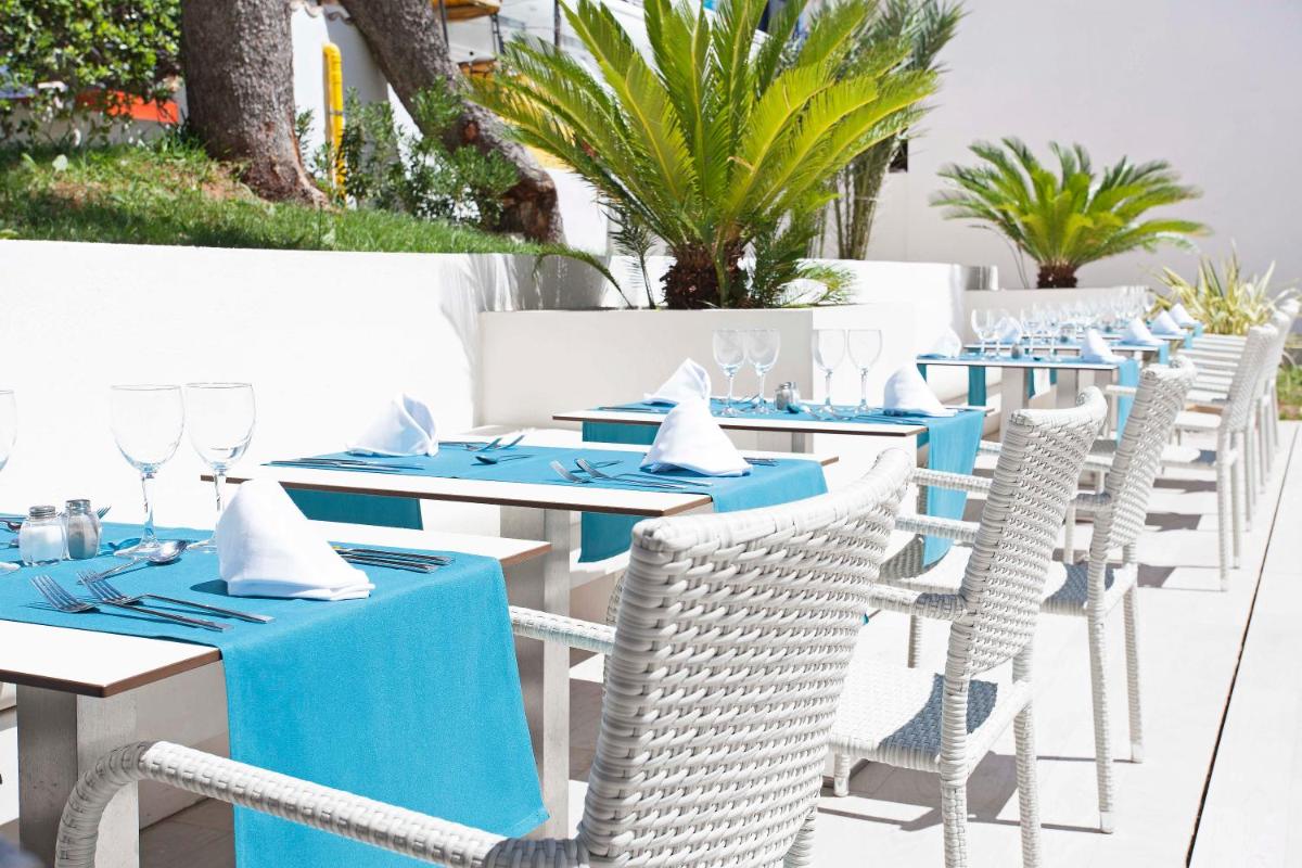 Un restaurante o sitio para comer en Grupotel Farrutx
