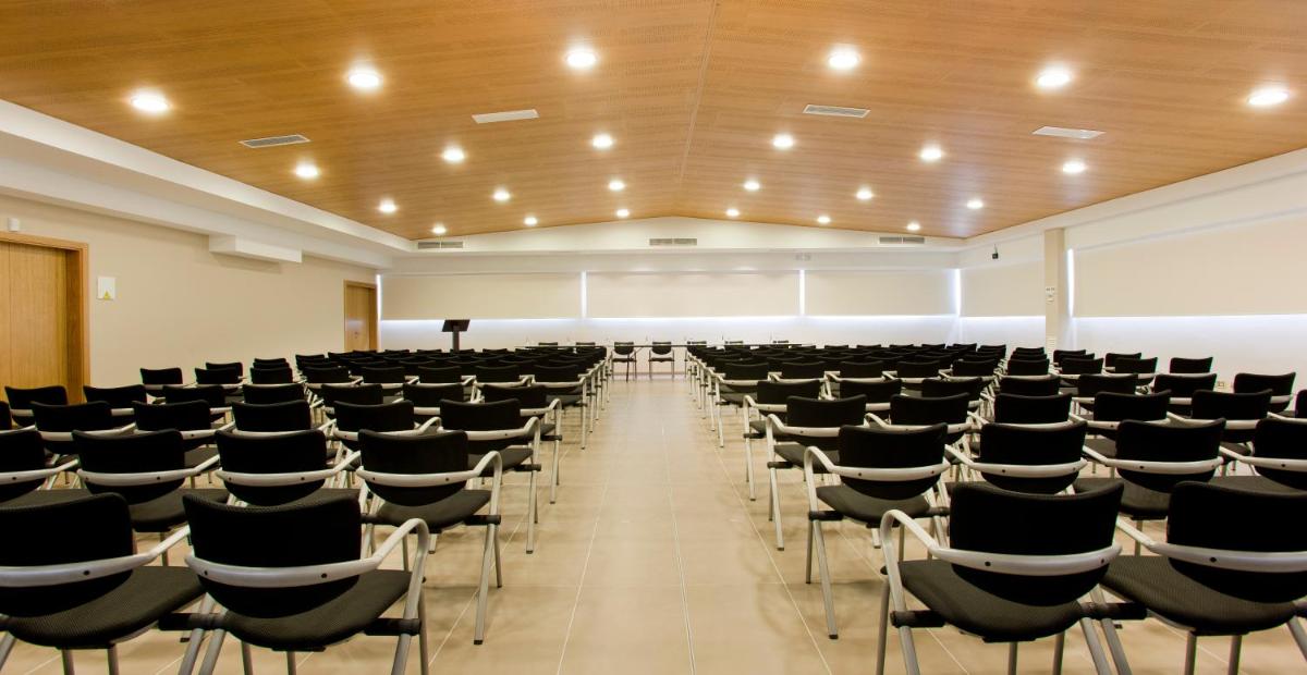 Zona business o sala de conferencias en Hotel Playa Golf - Adults Only