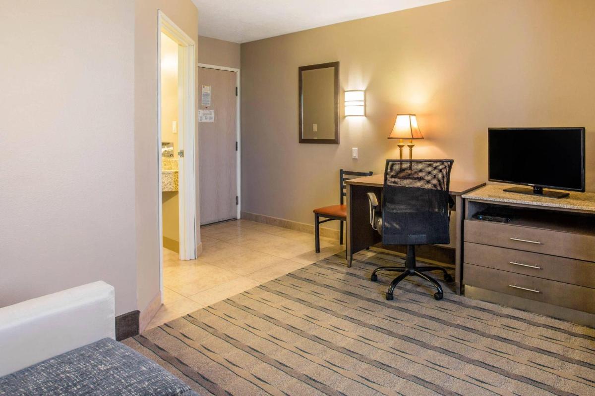 Quality Inn Moriarty - Housity