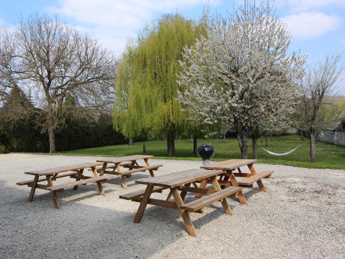 Château in Bar-sur-Seine Champagne Views - Housity