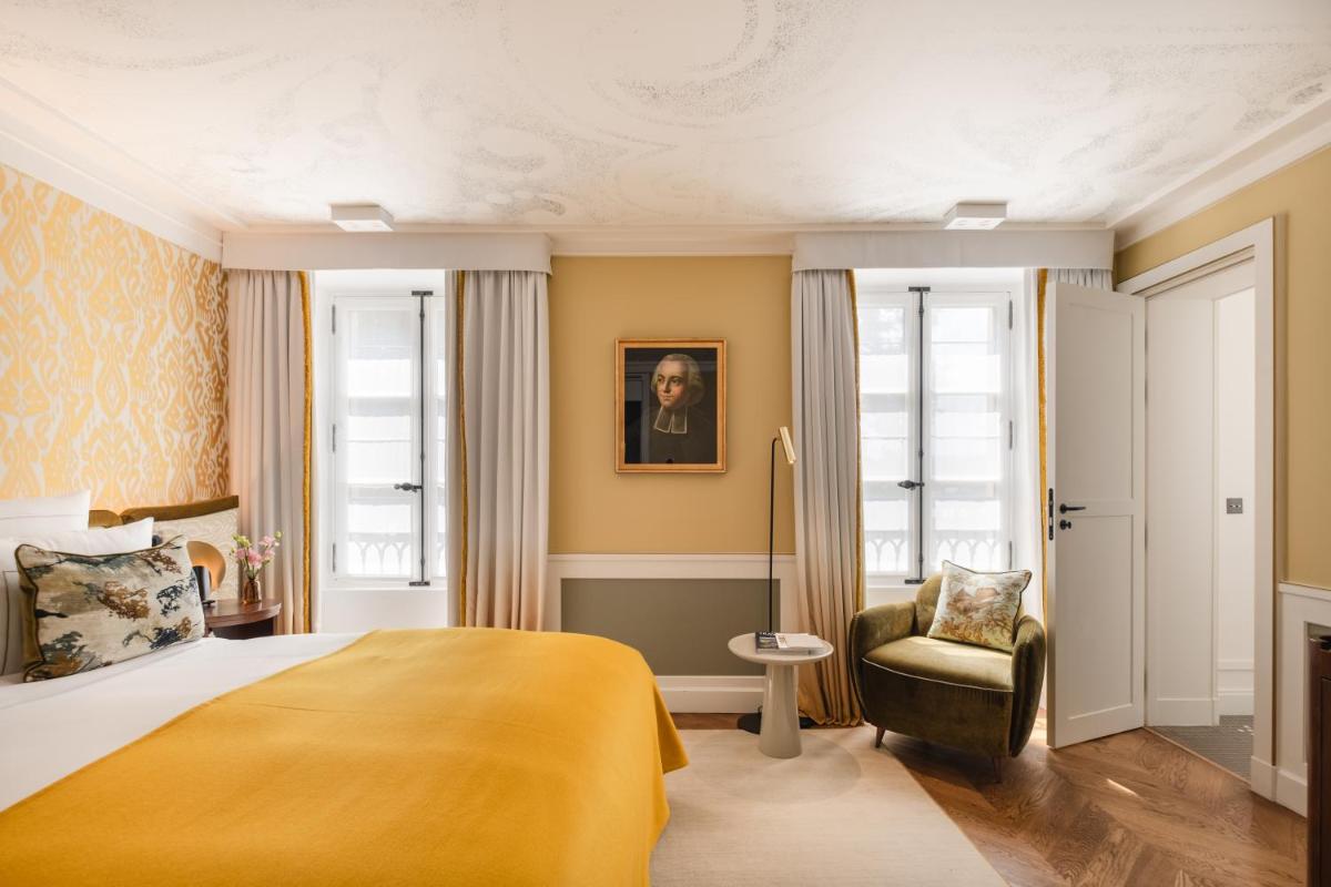 Un ou plusieurs lits dans un hébergement de l'établissement Hôtel Les Lumières - Relais & Châteaux