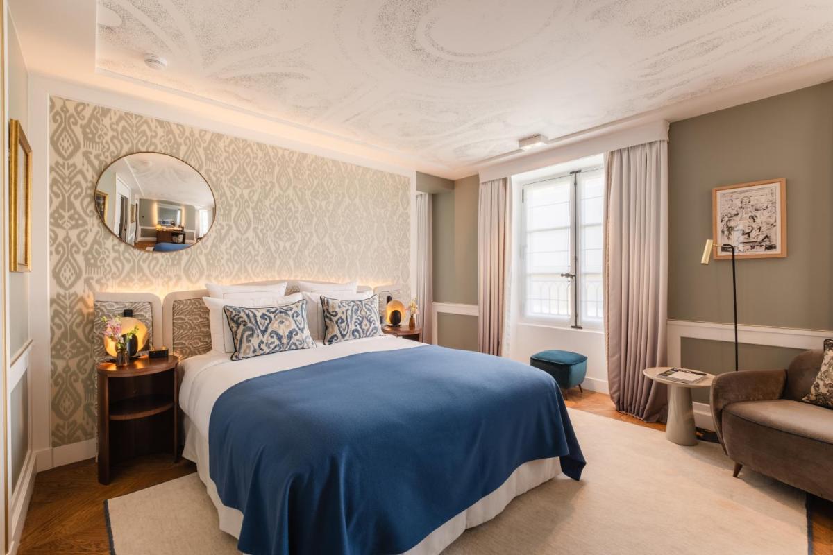 Un ou plusieurs lits dans un hébergement de l'établissement Hôtel Les Lumières - Relais & Châteaux