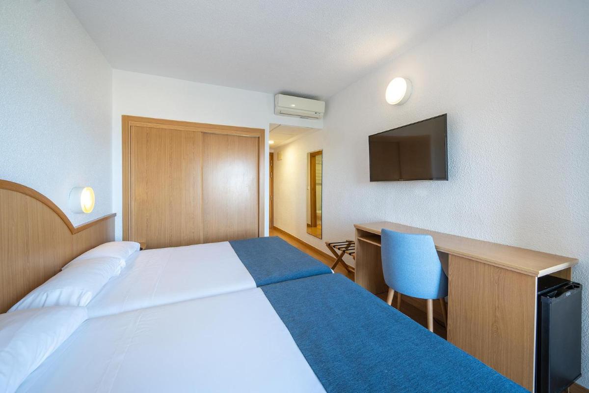 Cama o camas de una habitación en Hotel Playas de Guardamar