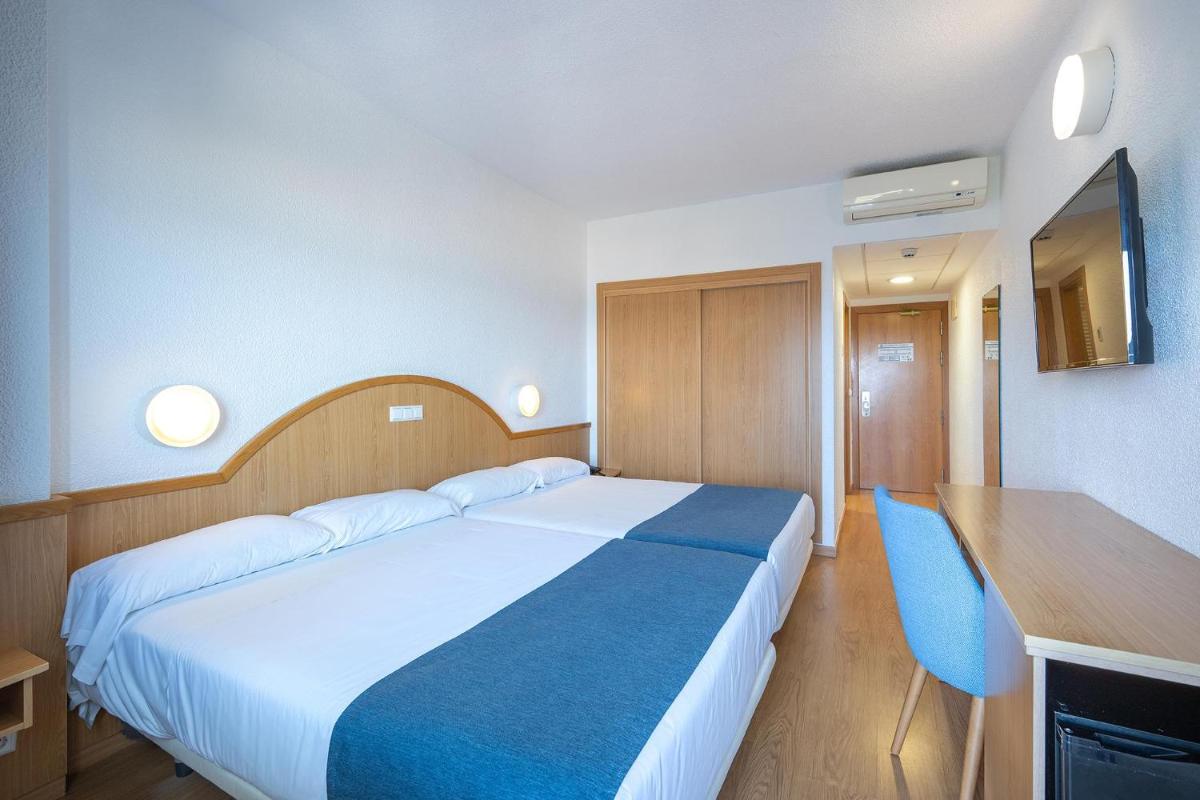 Cama o camas de una habitación en Hotel Playas de Guardamar