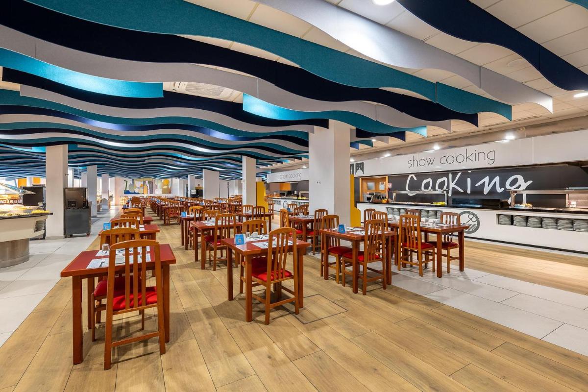 Un restaurante o sitio para comer en Hotel Playas de Guardamar