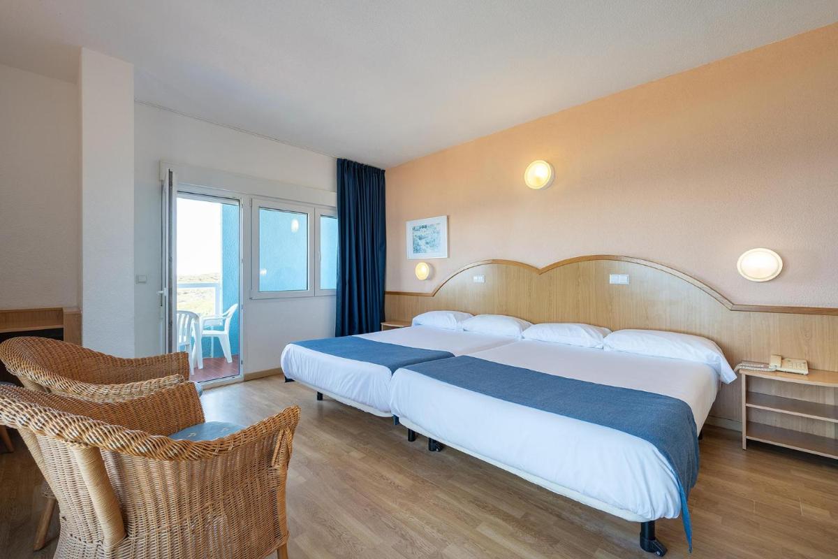 Cama o camas de una habitación en Hotel Playas de Guardamar