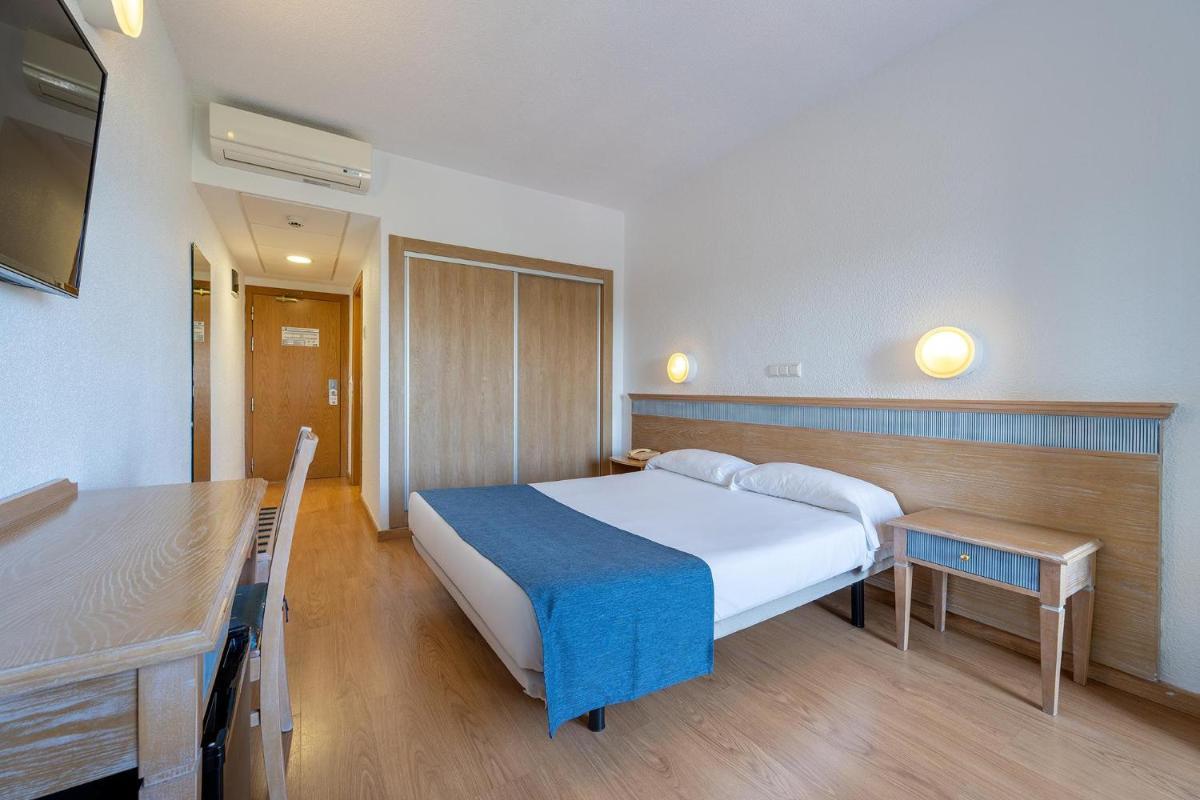 Cama o camas de una habitación en Hotel Playas de Guardamar