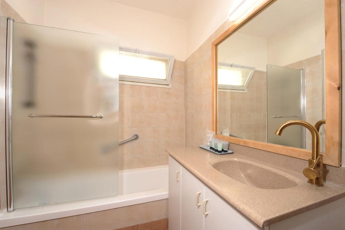 Selina Mantur Almog Dead Sea - Housity