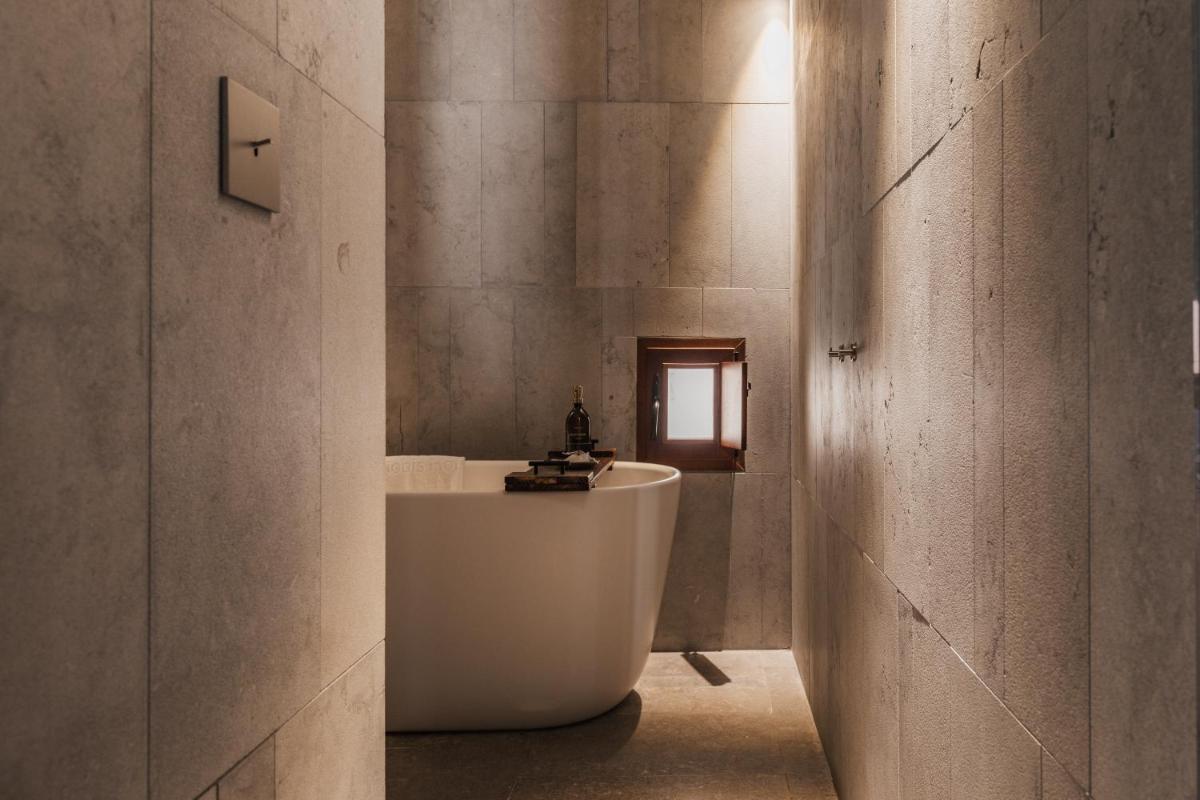 Un baño de Nobis Hotel Palma, a Member of Design Hotels