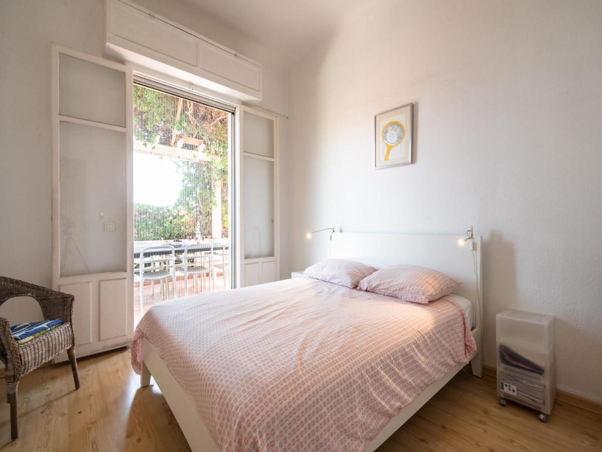 Elegant Seaside Villa in Èze - Housity