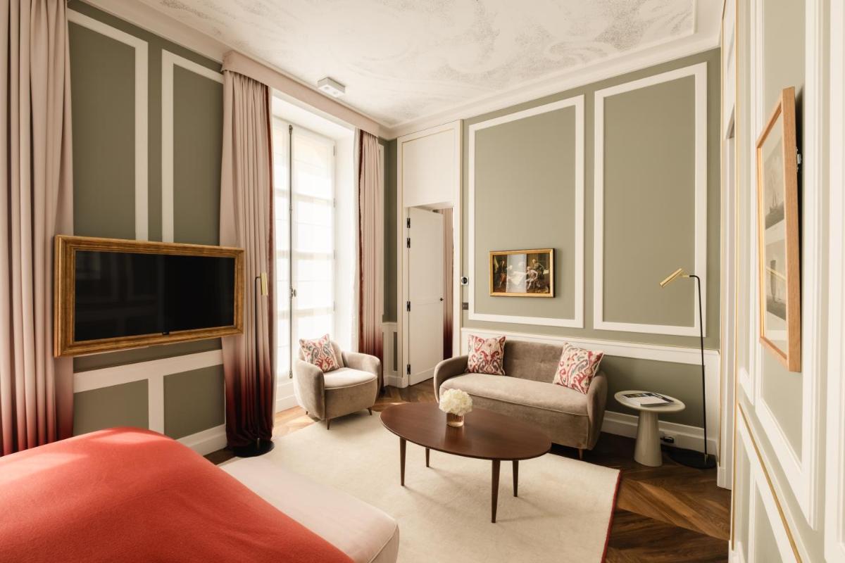 Coin salon dans l'établissement Hôtel Les Lumières - Relais & Châteaux
