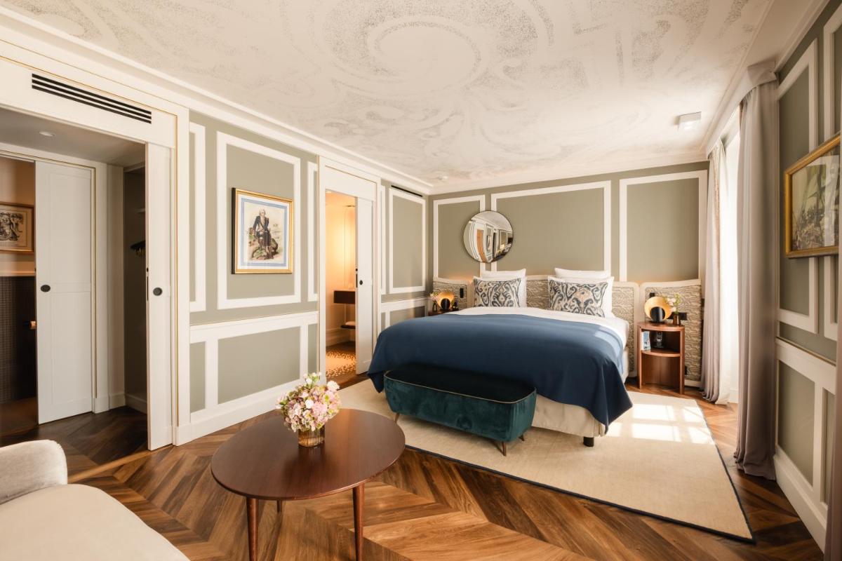 Un ou plusieurs lits dans un hébergement de l'établissement Hôtel Les Lumières - Relais & Châteaux