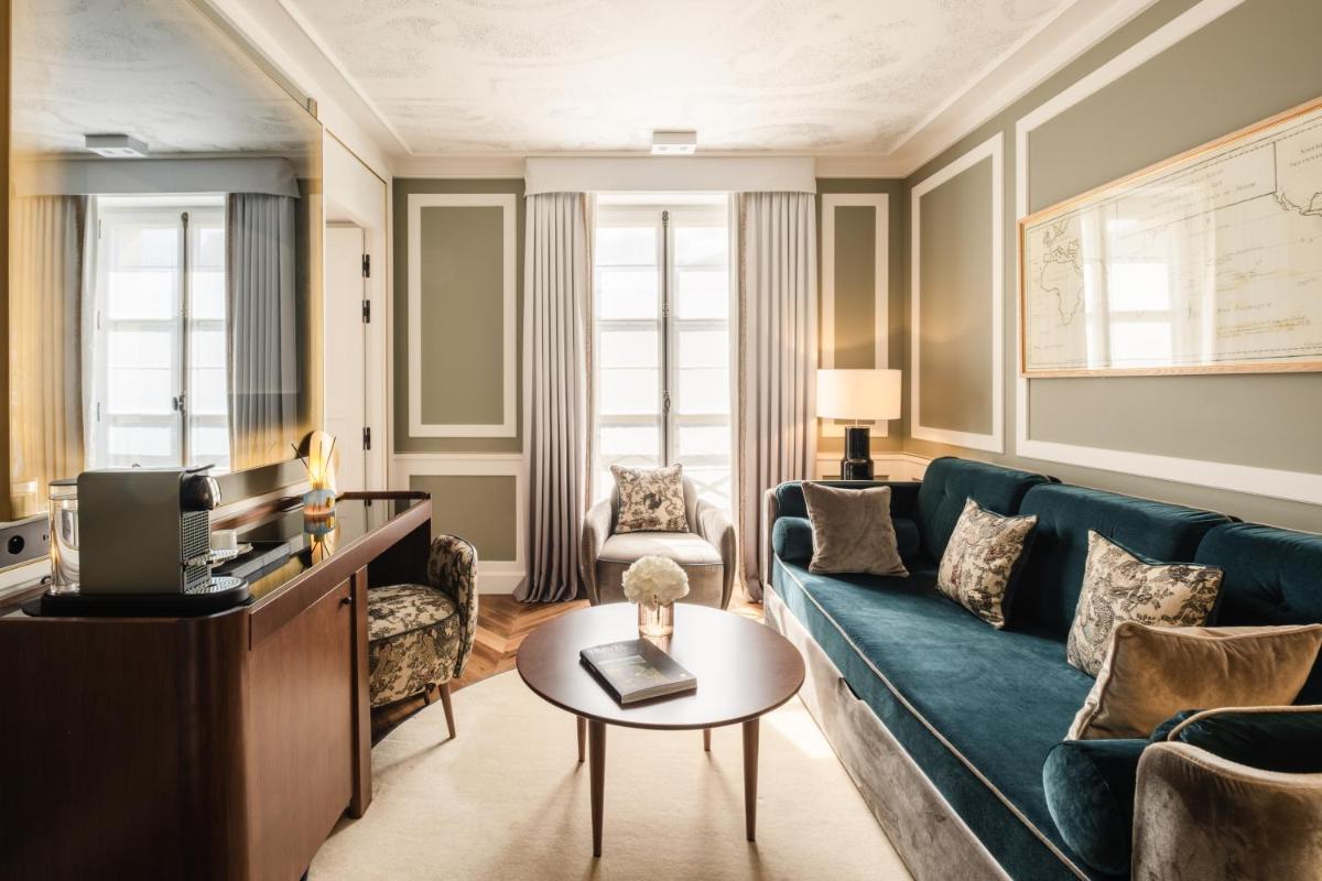 Coin salon dans l'établissement Hôtel Les Lumières - Relais & Châteaux