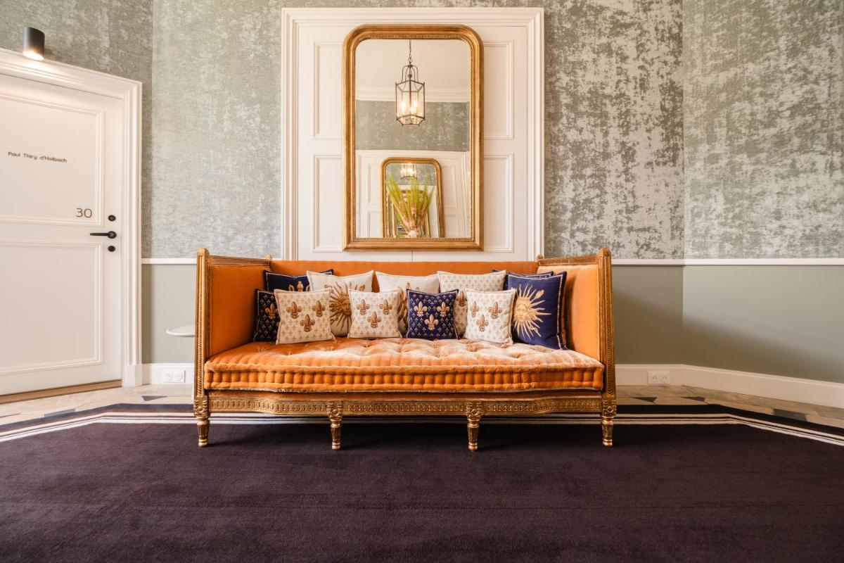 Coin salon dans l'établissement Hôtel Les Lumières - Relais & Châteaux