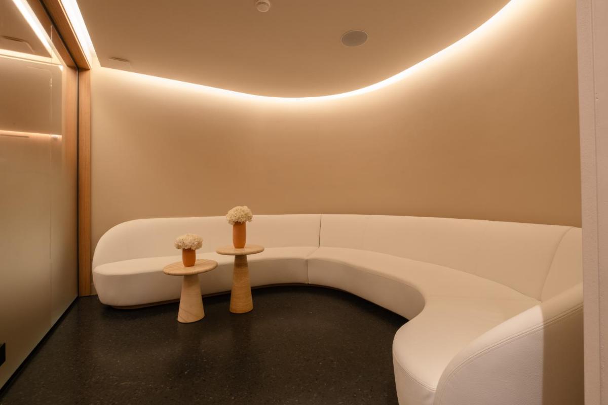 Coin salon dans l'établissement Hôtel Les Lumières - Relais & Châteaux