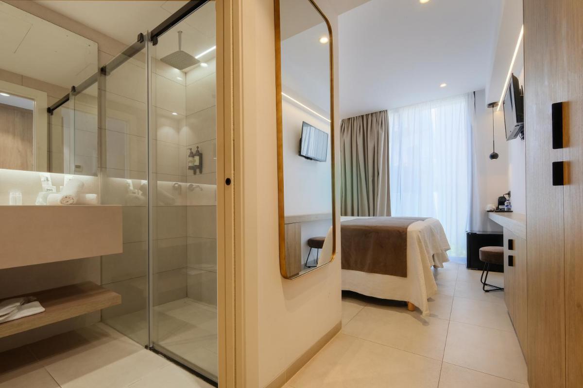 azuLine Hotel M - Housity