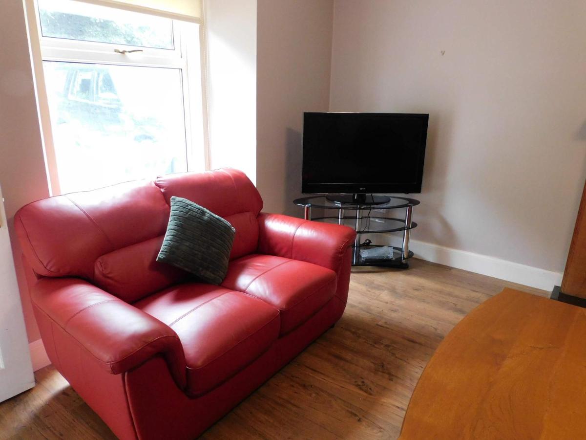 Cosy 2 Bed Apartment in Crossford near Lanark - Housity