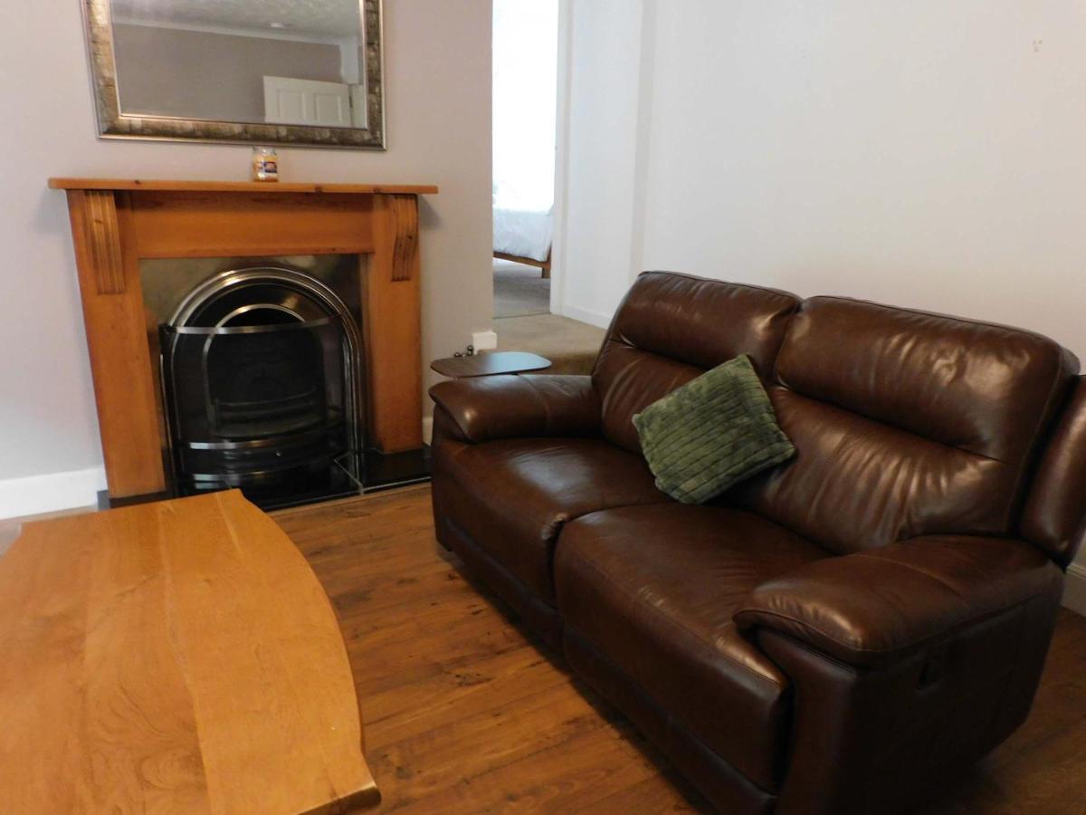 Cosy 2 Bed Apartment in Crossford near Lanark - Housity
