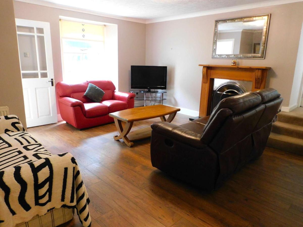 Cosy 2 Bed Apartment in Crossford near Lanark - Housity
