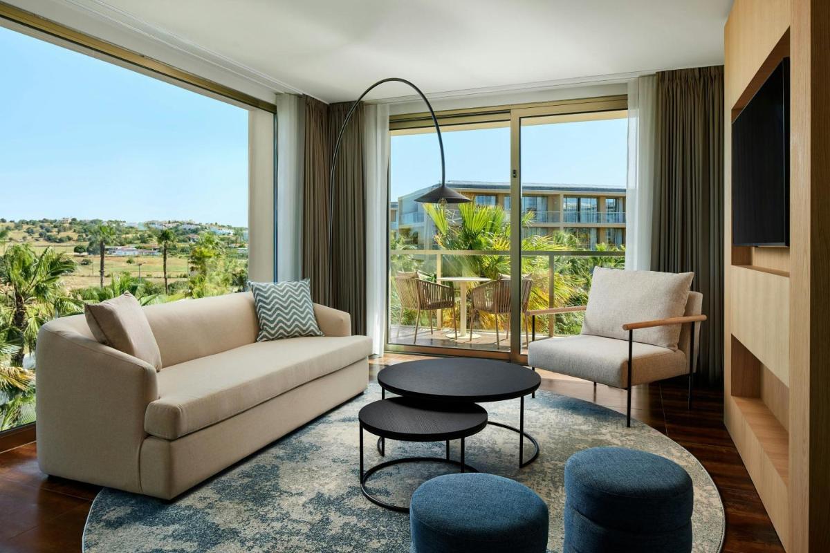 Uma área de estar em Algarve Marriott Salgados Golf Resort & Spa