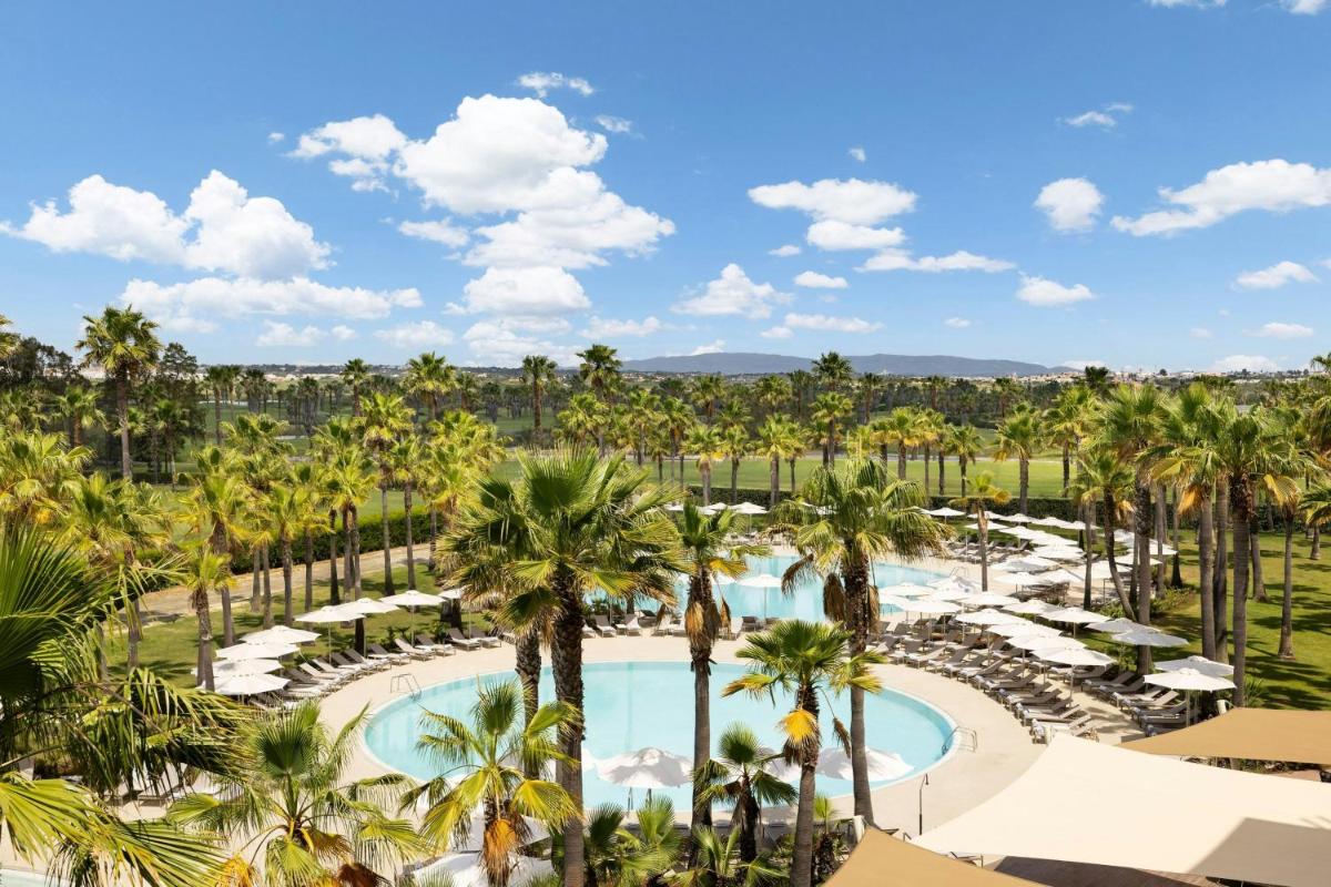 A piscina em ou perto de Algarve Marriott Salgados Golf Resort & Spa