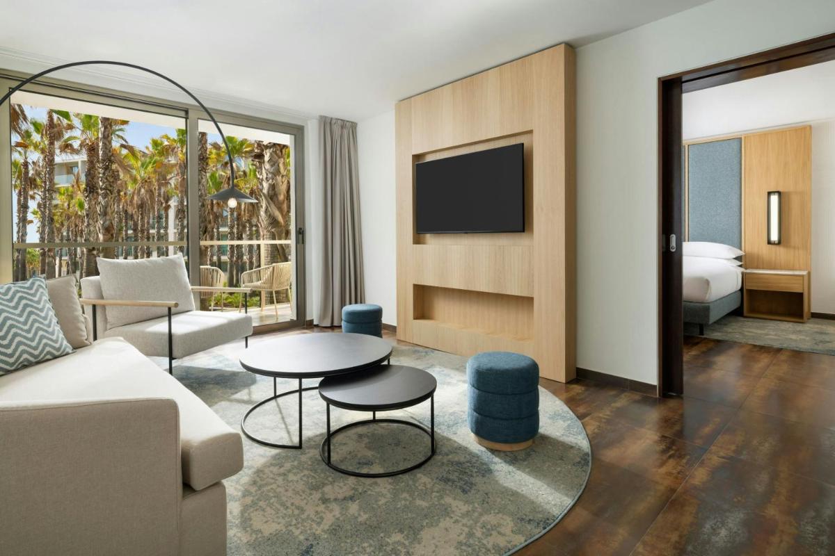 Uma televisão e/ou sistema de entretenimento em Algarve Marriott Salgados Golf Resort & Spa