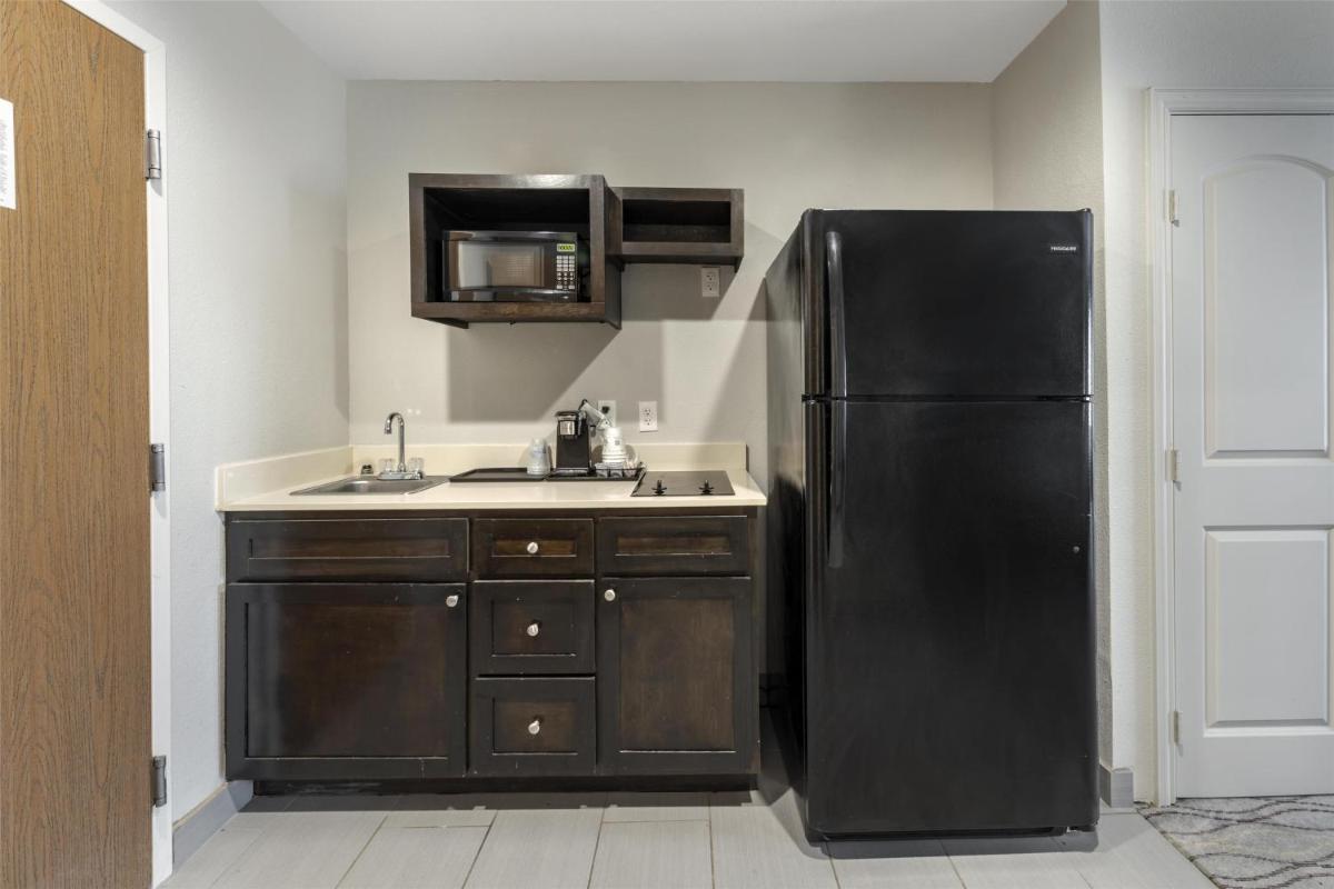 Best Western Plus Pauls Valley - Housity