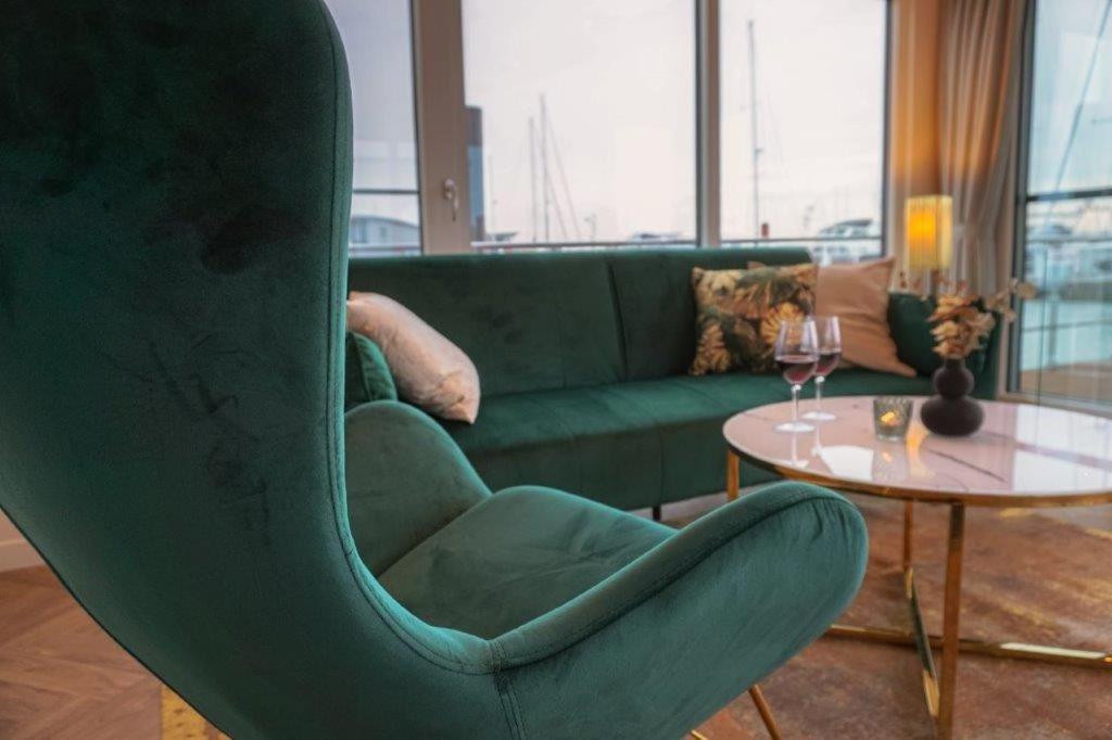 Ein Sitzbereich in der Unterkunft Schwimmende Häuser im BALTIC SEA RESORT