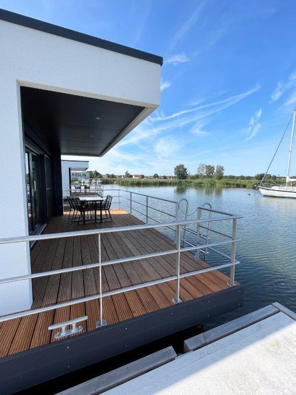 Blick auf einen Fluss in der Nähe des Resorts