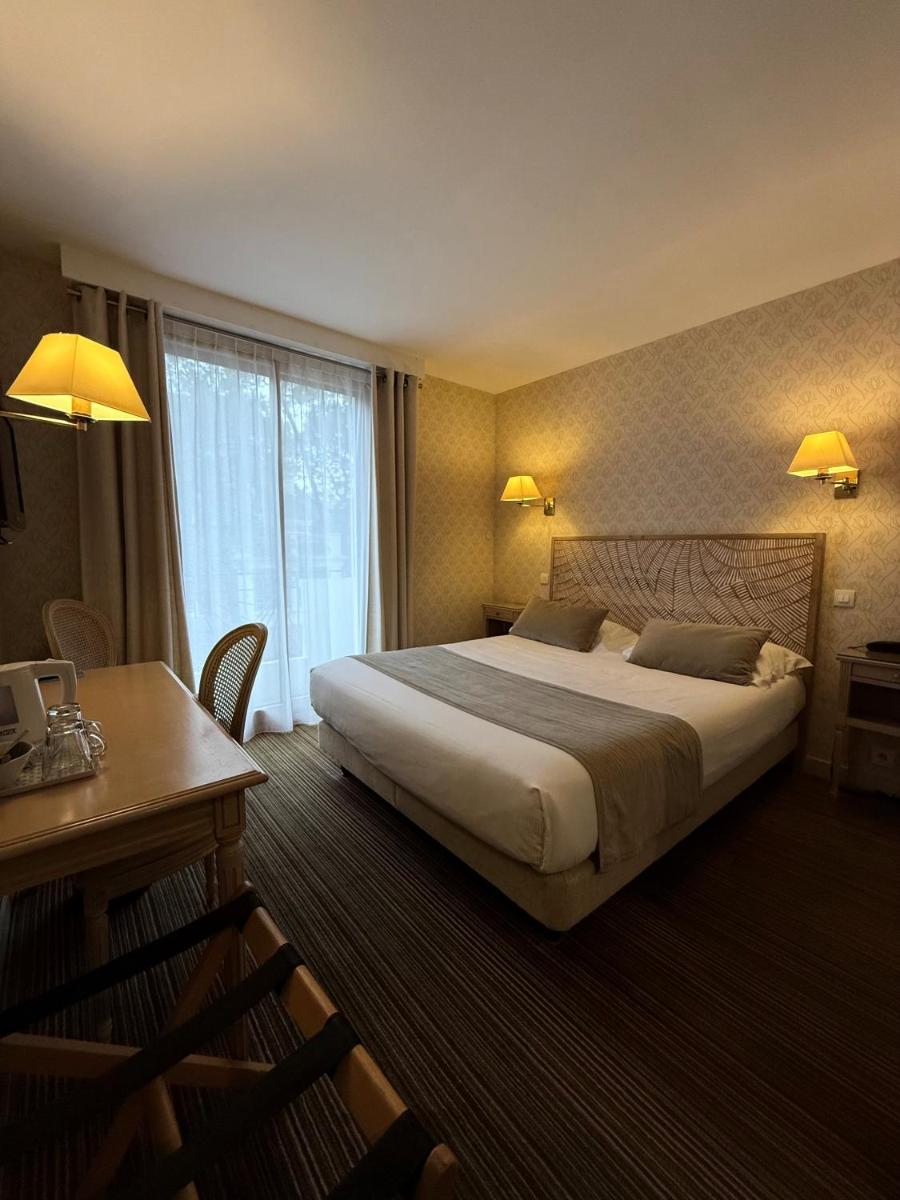 Un ou plusieurs lits dans un hébergement de l'établissement Hôtel Lutétia & Spa