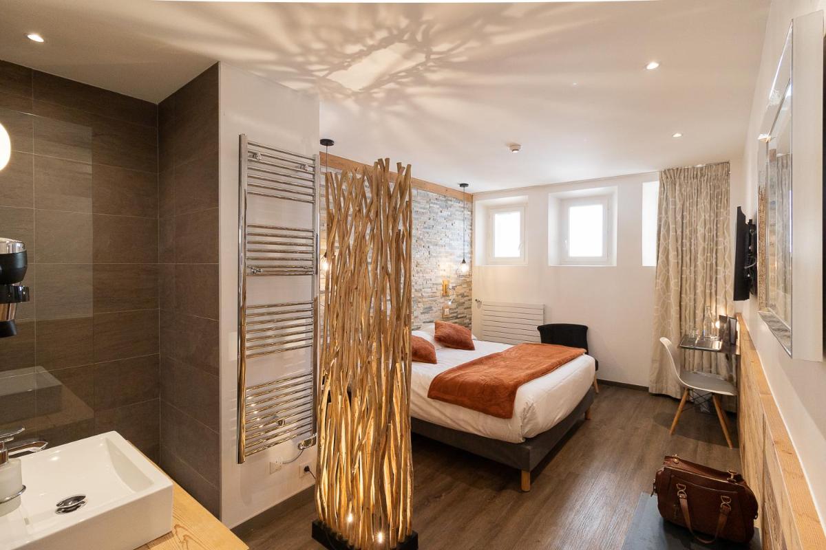 Un ou plusieurs lits dans un hébergement de l'établissement Hôtel des Princes, Chambéry Centre