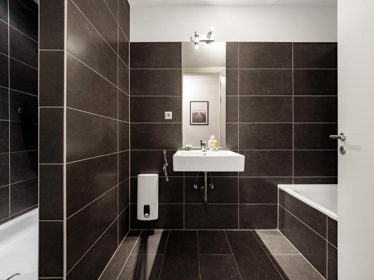 FeWocation Apartments - Central - Near Train Station - Housity