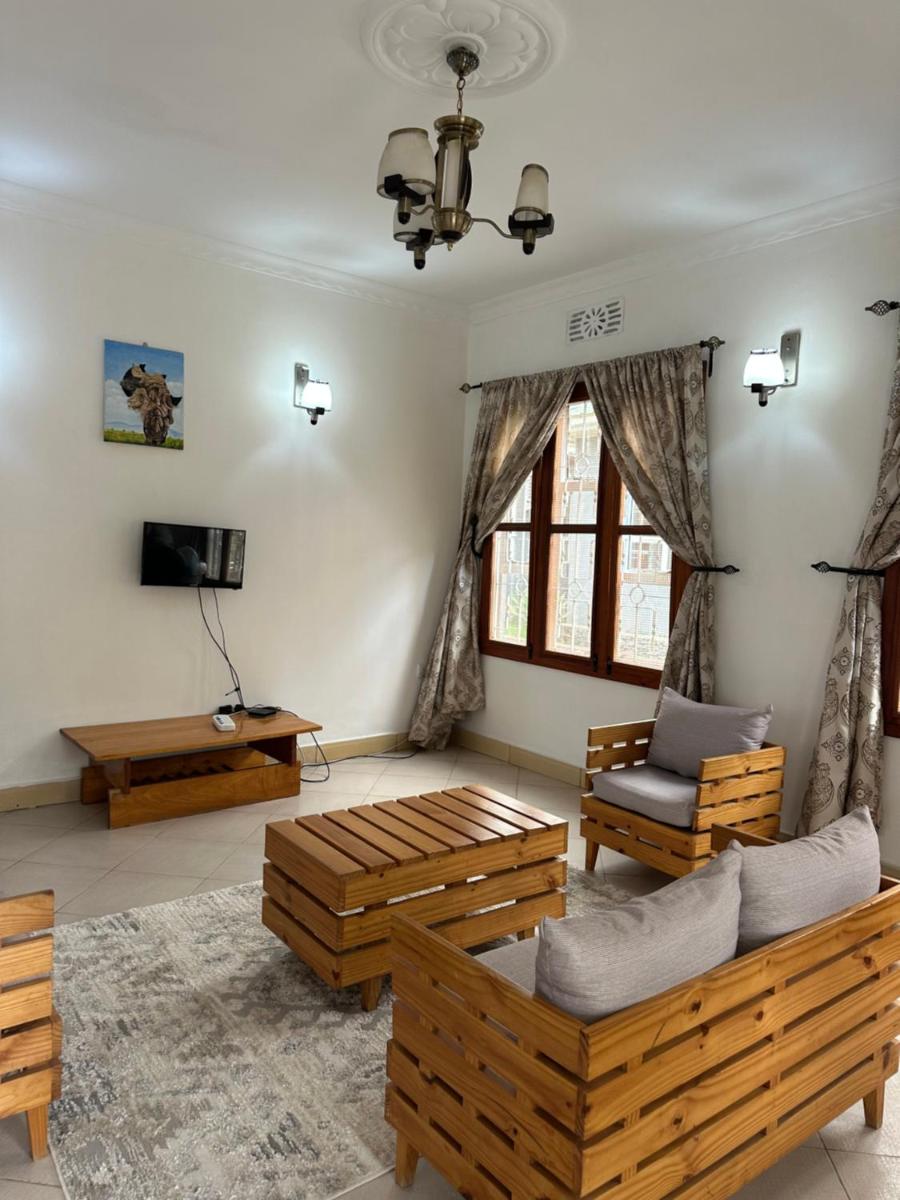 Le Parlour - Housity
