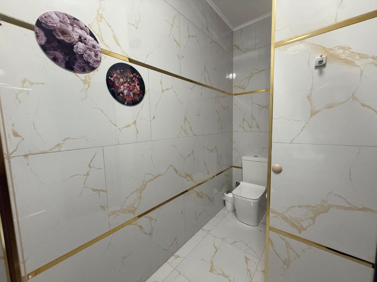 Golden Hill Palace - Housity