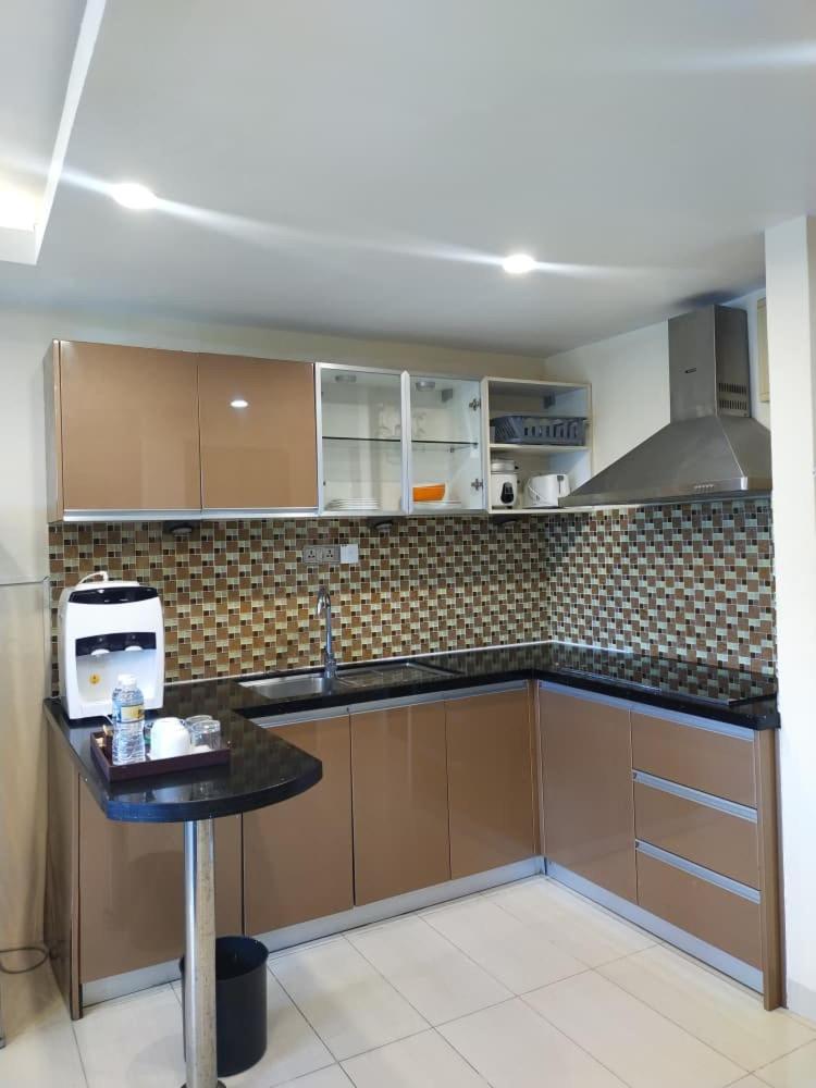 Hotel & Apartment Ambassador 3 - Housity