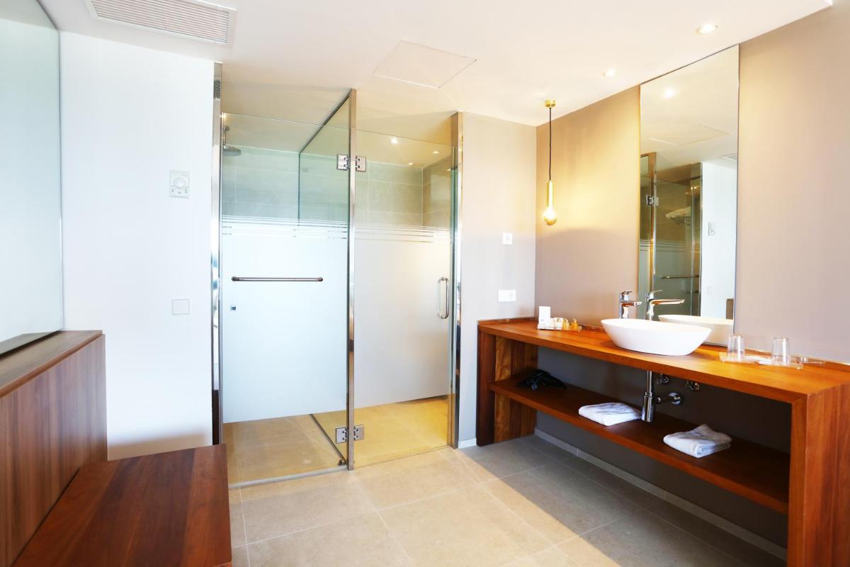 Un baño de Hotel Playa Golf - Adults Only