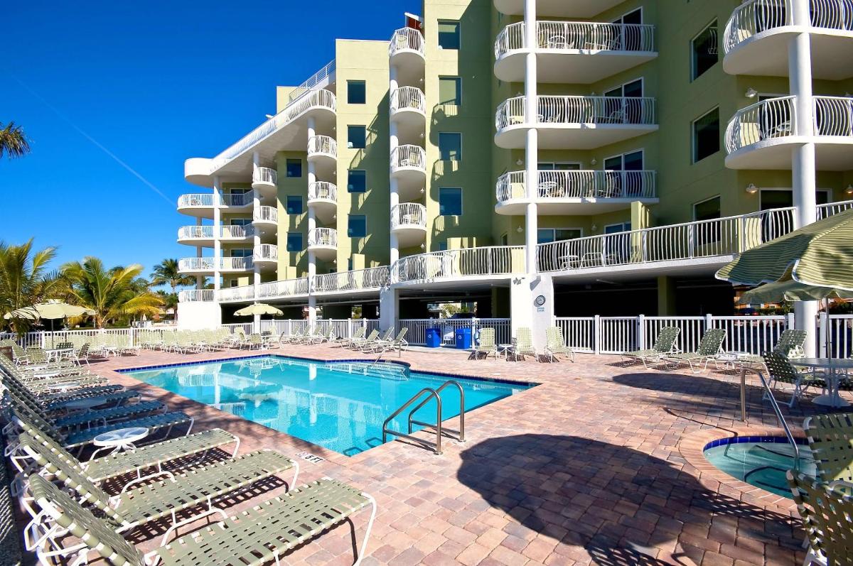 Crystal Palms Beach Resort - Housity