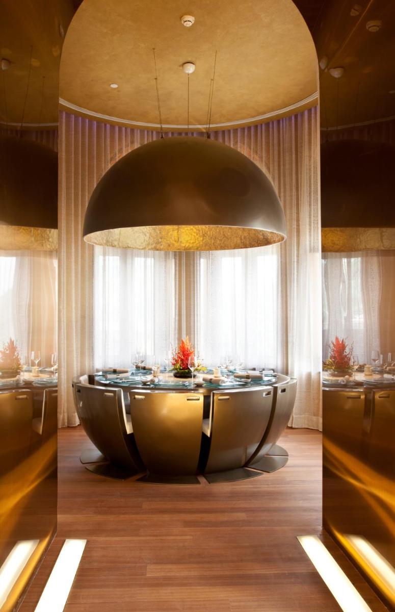 a large bath tub in a room with a large light at The Taj Mahal Tower, Mumbai in Mumbai a large bath tub in a room with a large light at The Taj Mahal Tower, Mumbai in Mumbai