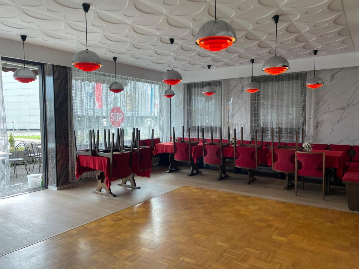 Pension De Lux Rain - Housity