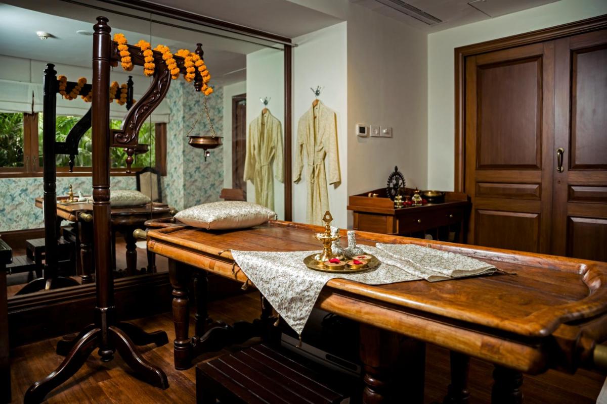 a dressing room with a table and a mirror at The Taj Mahal Tower, Mumbai in Mumbai a dressing room with a table and a mirror at The Taj Mahal Tower, Mumbai in Mumbai