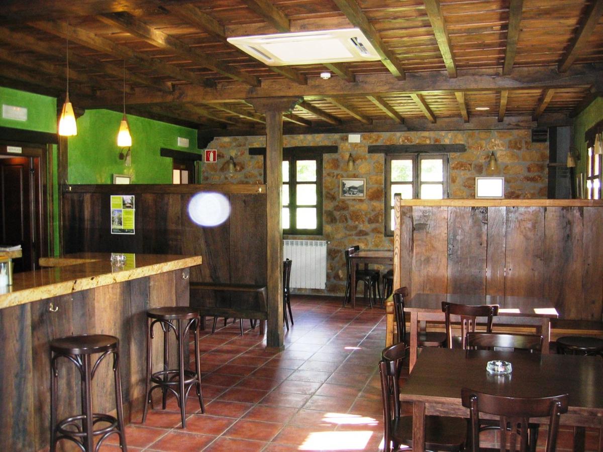Un restaurante o sitio para comer en Hotel Rural El Fundil